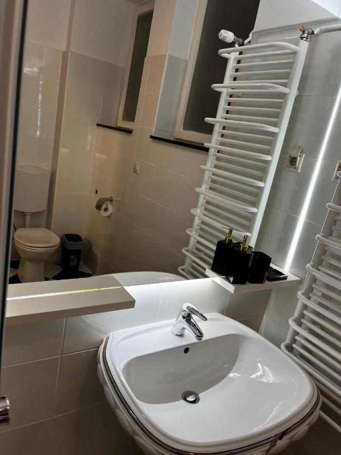 Apartman Gold Maris Apartment Karlovac Exterior photo