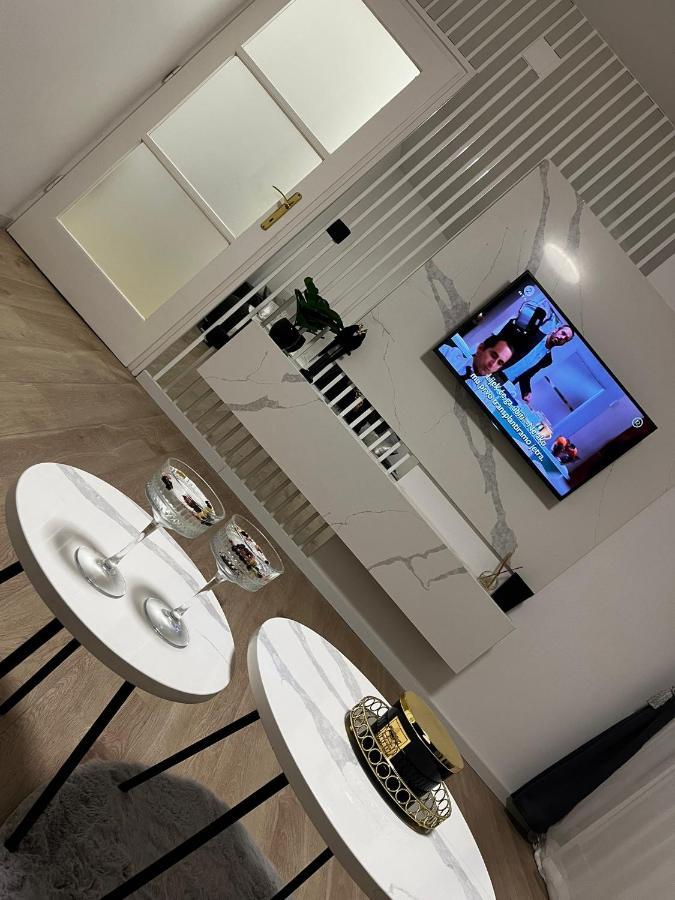 Apartman Gold Maris Apartment Karlovac Exterior photo